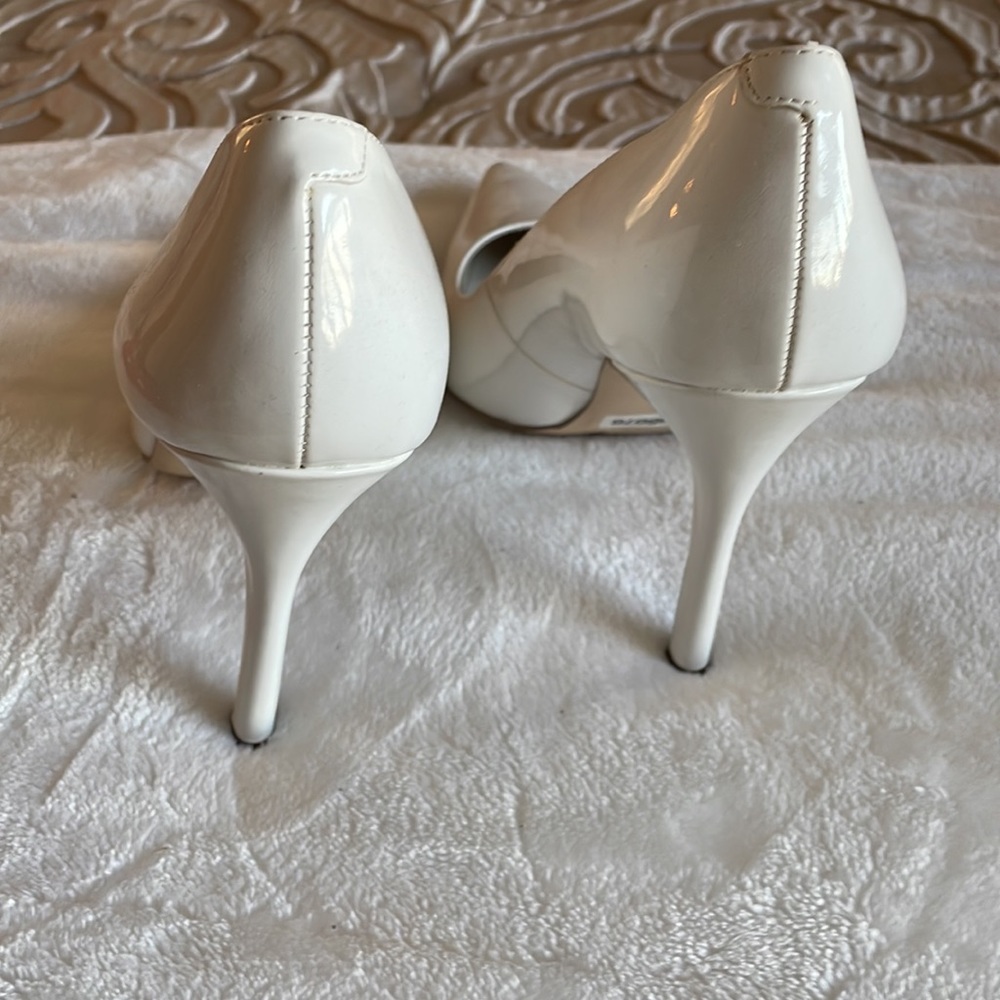 Heels - Picture 4 of 5